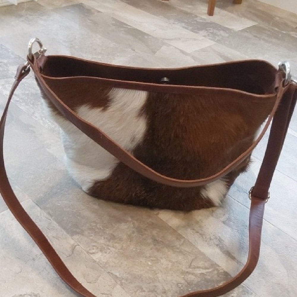 Elegant Brown and White Shoulder Bag